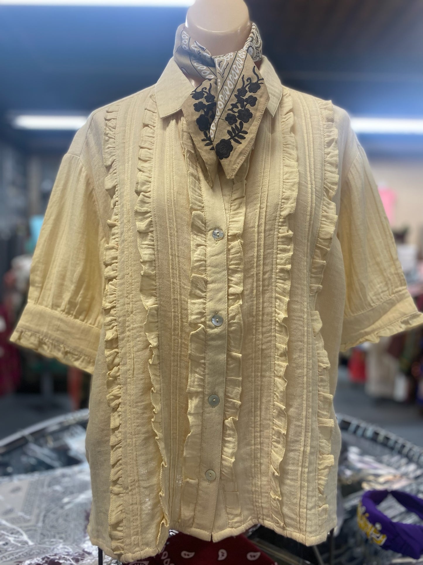 Tuxedo Gauze Shirt in the color Butter