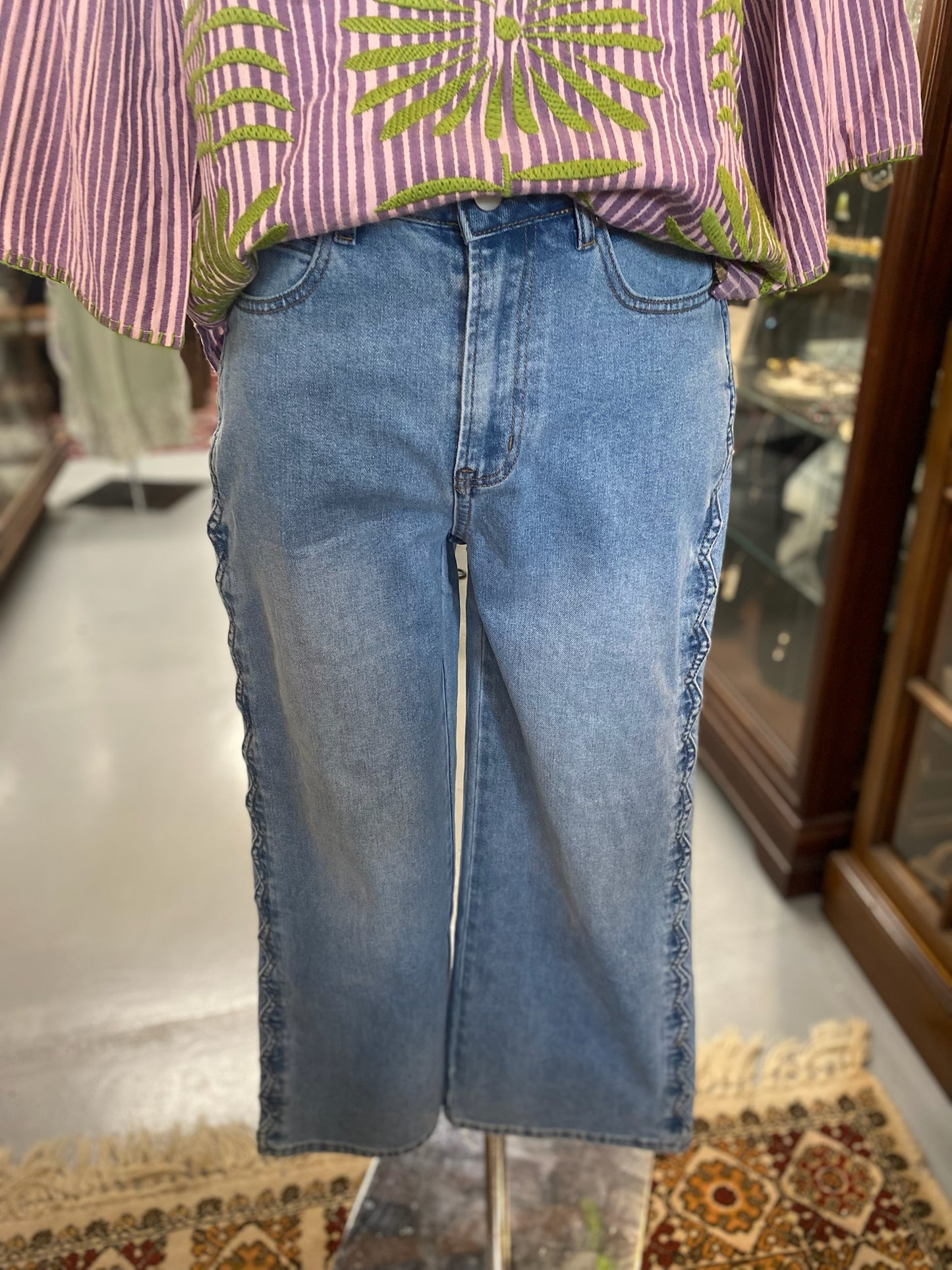 Scallop Side Seam Cropped Wide Leg Jeans in Medium Wash