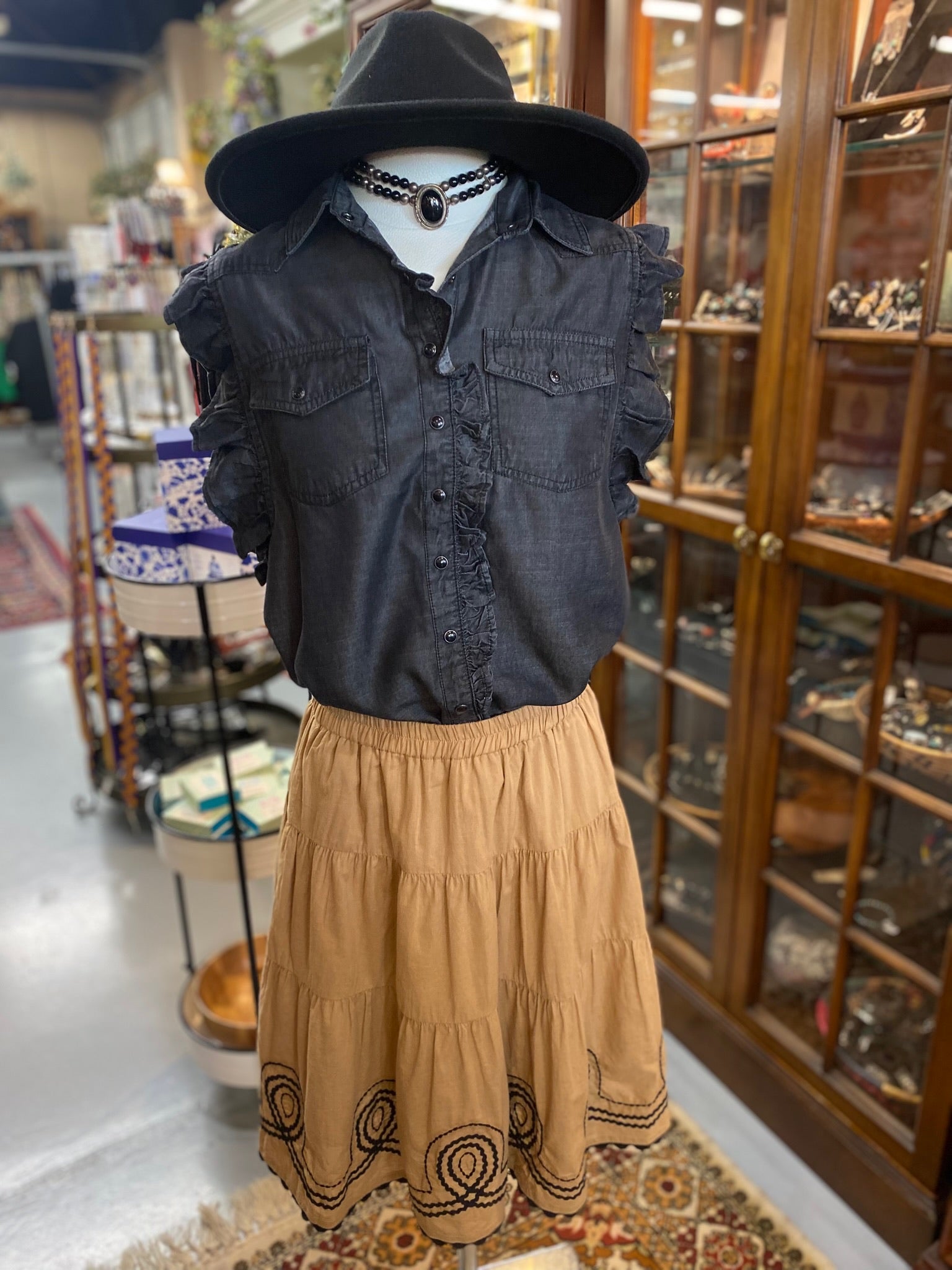 Indi Top in Black with Black Snap Buttons – La Grange Cotton Gin