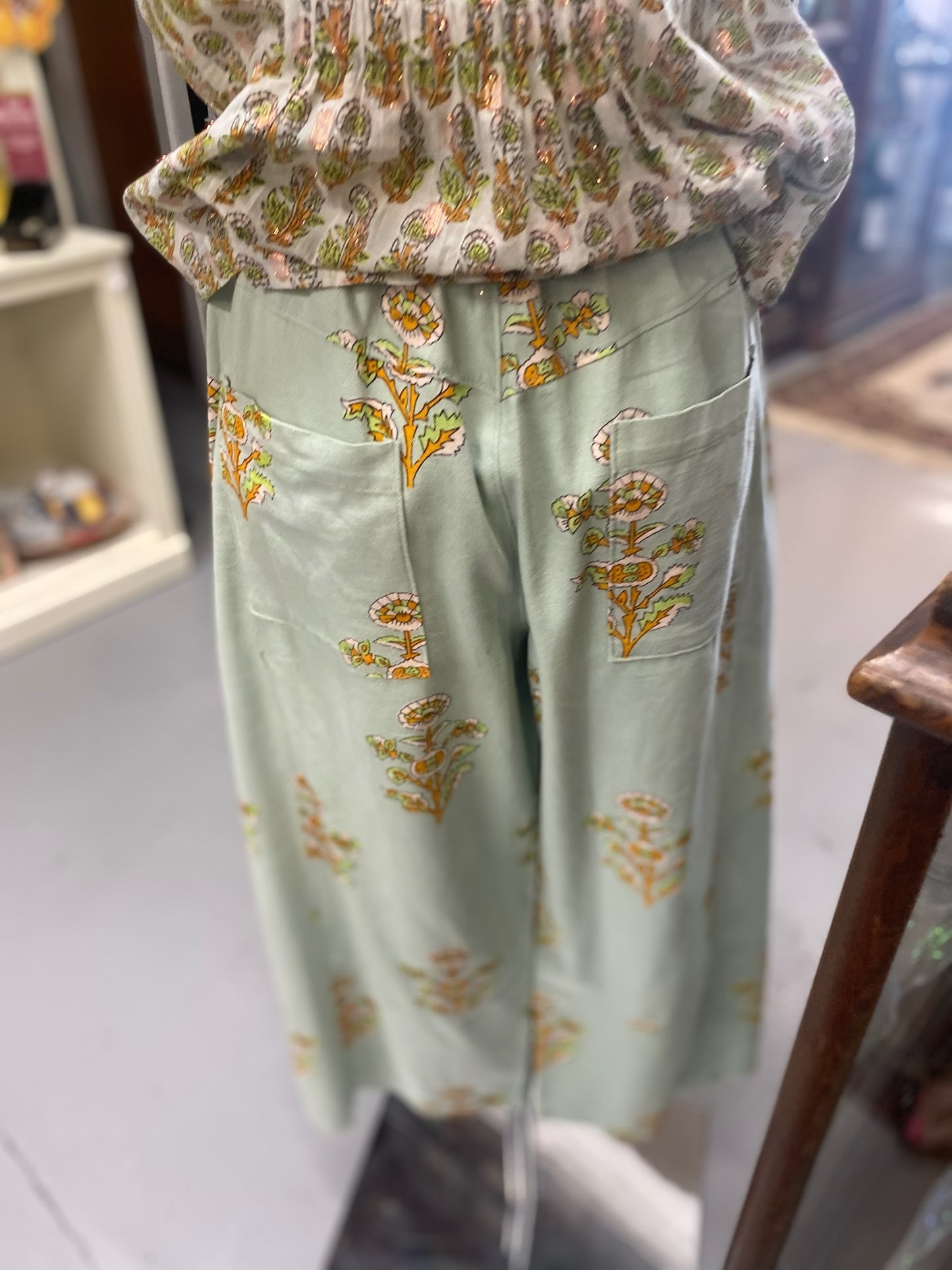 Print Barrel Pant in Aqua with pockets