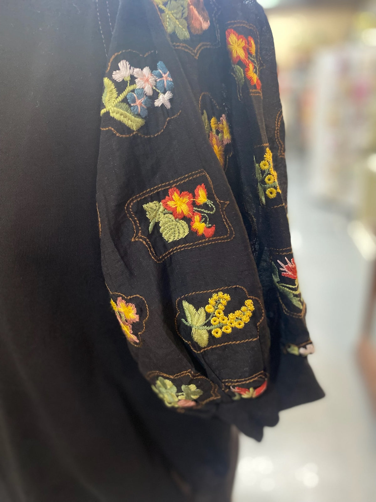 Bouquet Sleeve Top with Embroidery