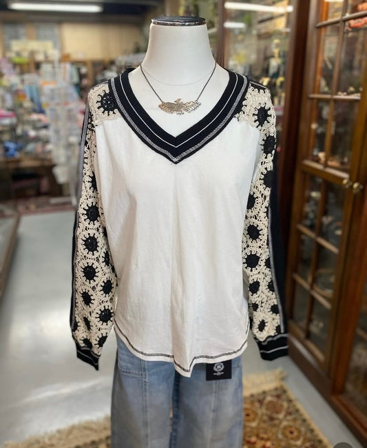 Raglan Crochet Top with V neck