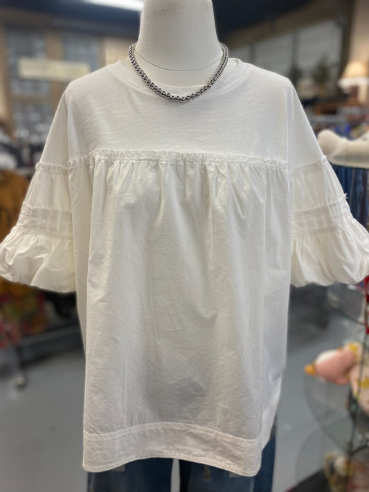 Bubbly Top with side slits and ballon sleeves