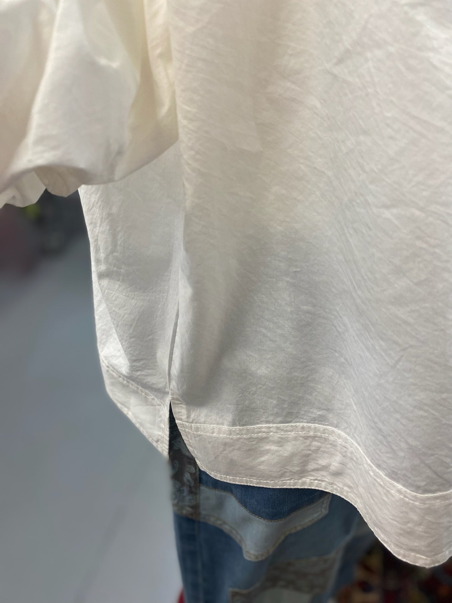 Bubbly Top with side slits and ballon sleeves