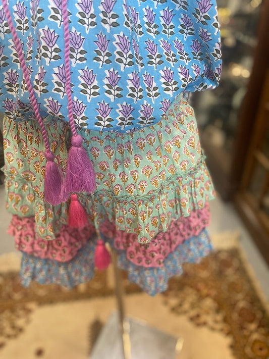 Linda Shorts with elastic waist and functioning drawstring